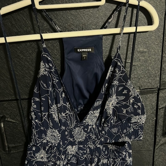 Express floral cutout maxi dress - Picture 2 of 4